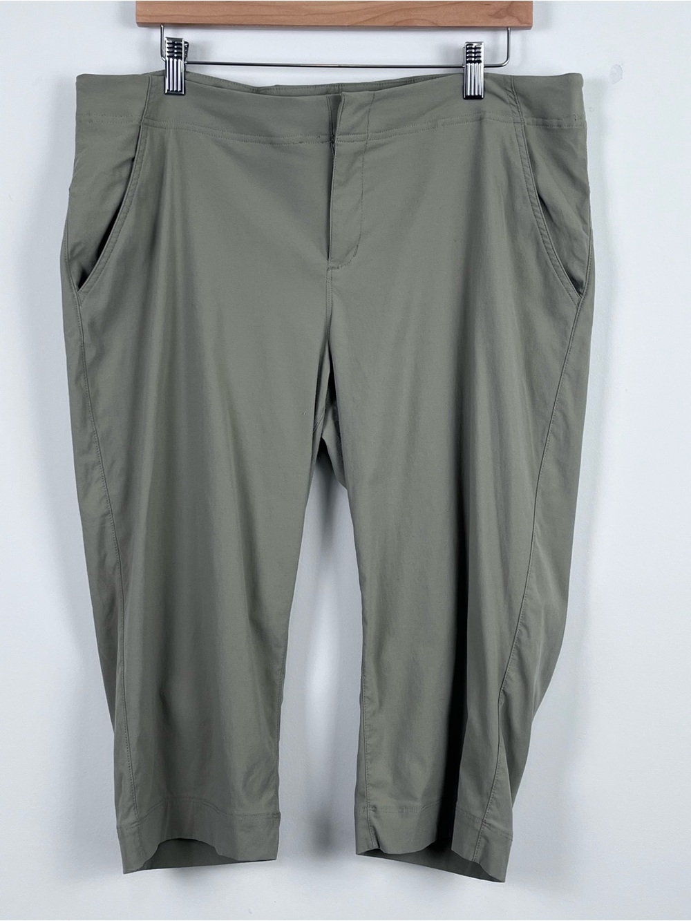 Columbia Women's Omni-Shield Anytime Outdoor Stretch Capri Hiking Pants Size 16